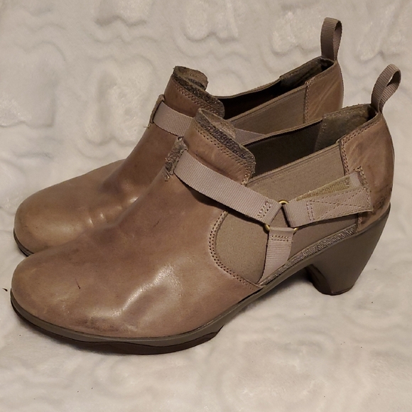 Merrell Women's Taupe Heeled Boots - Picture 1 of 8